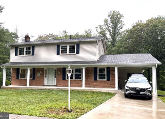 Property at 8817 Bridle Wood Dr, Springfield, VA 22152, 4 beds, 2.5 baths