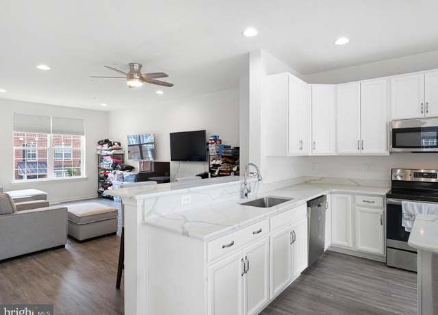 Property at 3529 Naamans Dr, Claymont, DE 19703, 3 beds, 3.5 baths