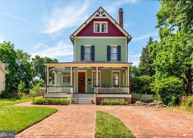 Property at 4711 Oliver St, Riverdale, MD 20737, 5 beds, 3.5 baths