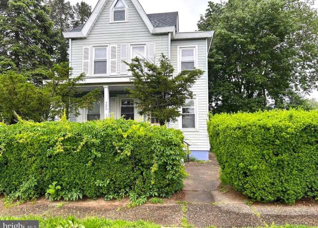 Property at 320 Magnolia St, Beverly, NJ 08010, 4 beds, 2 baths