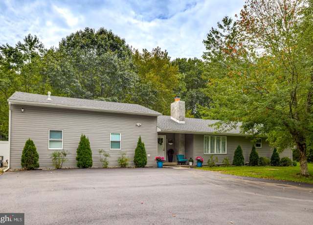 Property at 332 Juliustown Rd, Columbus, NJ 08022, 4 beds, 2.5 baths