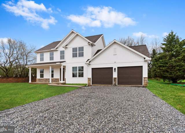 Property at 25 Essex Dr, Carlisle, PA 17015, 4 beds, 2.5 baths