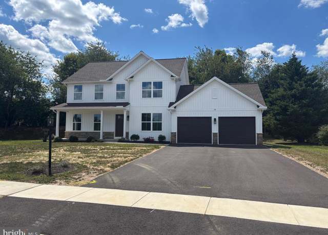 Property at 25 Essex Dr, Carlisle, PA 17015, 4 beds, 2.5 baths