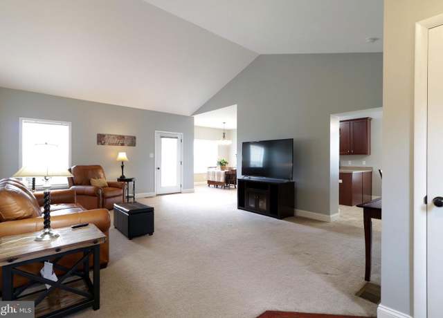 Property at 2408 Setter Run Ln, State College, PA 16801, 4 beds, 2 baths