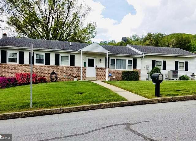 Property at 2 E Greenhouse Rd, Dillsburg, PA 17019, 4 beds, 2.5 baths