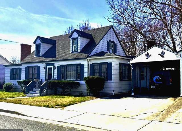 Property at 6136 Maddox Blvd, Chincoteague Island, VA 23336, 4 beds, 1.5 baths