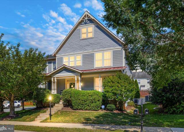 Property at 1101 Pickett St, Fredericksburg, VA 22401, 4 beds, 3.5 baths