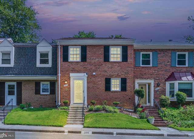 Property at 4533 Casablanca Ct, Annandale, VA 22003, 3 beds, 3.5 baths
