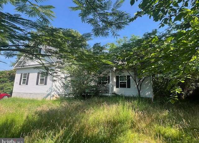 Property at 5010 Rosemont Ave, Alexandria, VA 22309, 3 beds, 2 baths