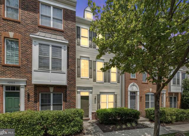 Property at 42810 Flannigan Ter, Chantilly, VA 20152, 4 beds, 2.5 baths