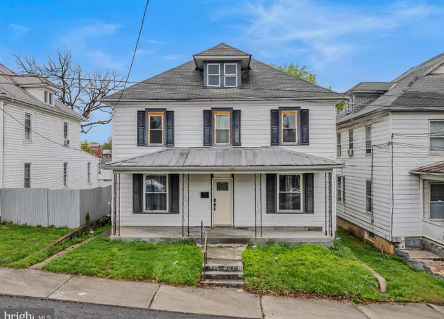 Property at 705 Virginia Ave, Martinsburg, WV 25401, 3 beds, 2.5 baths