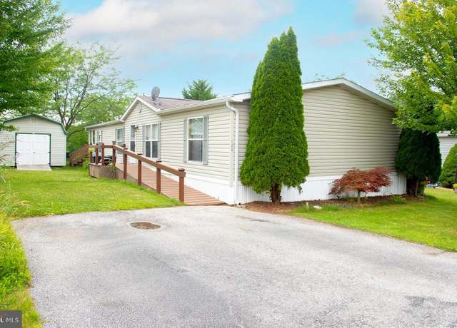 Property at 104 Raptor Dr, Hanover, PA 17331, 3 beds, 2 baths