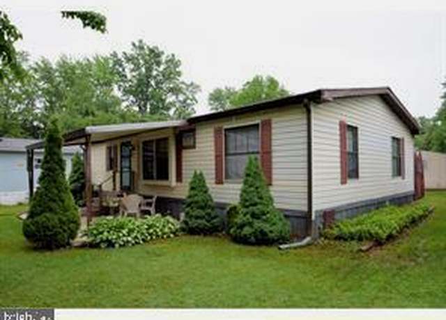 Property at 9 Ashwood Dr, Spring City, PA 19475, 3 beds, 2 baths
