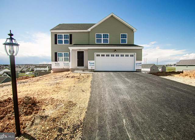 Property at 307 Valley View Cir #97, York, PA 17408, 4 beds, 2.5 baths