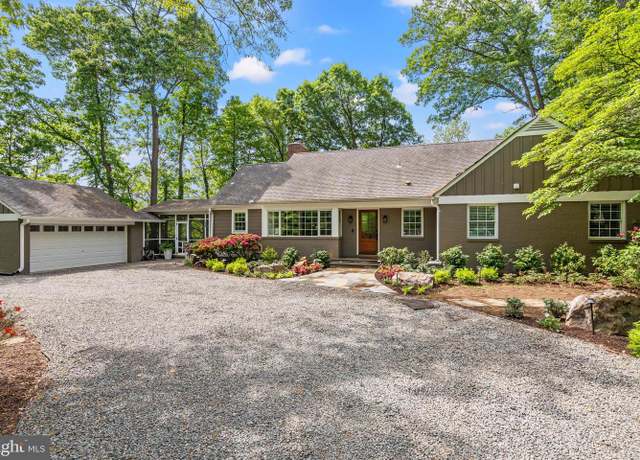 Property at 4812 Maury Ln, Alexandria, VA 22304, 5 beds, 4.5 baths