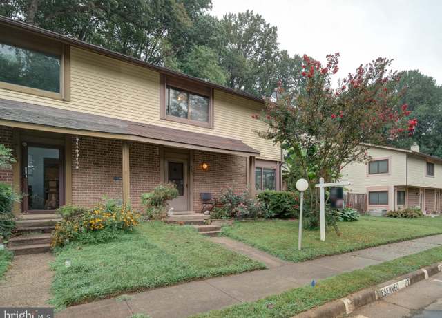 Property at 5674 Oak Tanager Ct, Burke, VA 22015, 3 beds, 1.5 baths