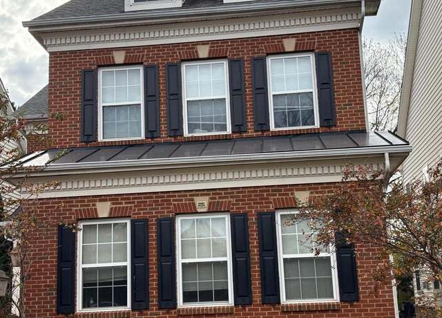 Property at 14925 Southern Crossing St, Haymarket, VA 20169, 4 beds, 3.5 baths