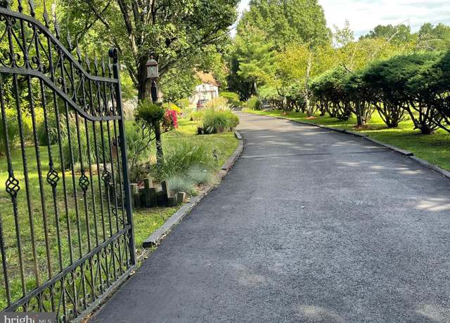 Property at 570 Walton Ave, Mount Laurel, NJ 08054, 3 beds, 2 baths