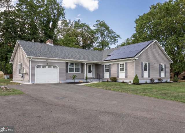 Property at 1116 Ramblewood Dr, Vineland, NJ 08360, 3 beds, 2 baths