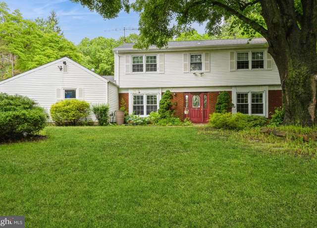 Property at 36 Merion Dr, Manalapan, NJ 07726, 4 beds, 2.5 baths