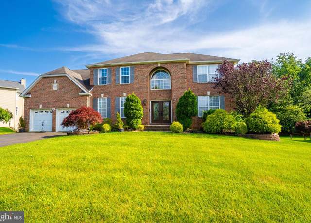 Property at 14 Stanley Dr, Monroe Township, NJ 08831, 5 beds, 3.5 baths