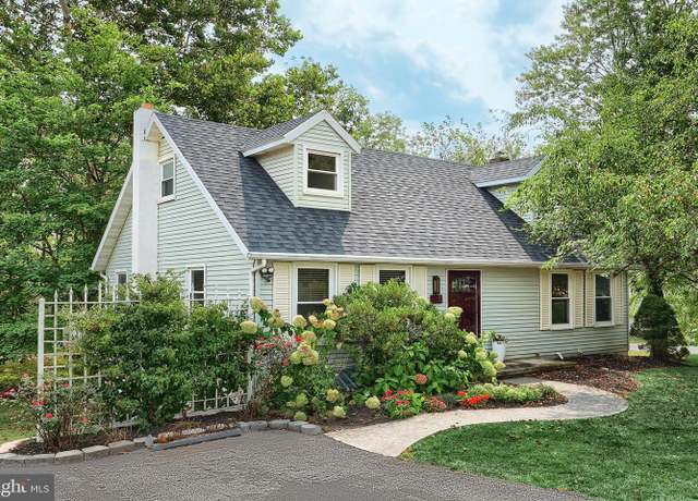 Property at 13 Paradise Ct, New Oxford, PA 17350, 3 beds, 2 baths
