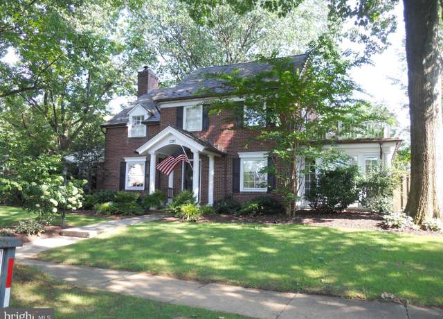 Property at 1314 Monroe Ave, Reading, PA 19610, 4 beds, 2.5 baths