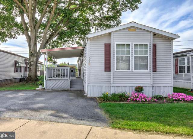 Property at 924 Emerald St, Ephrata, PA 17522, 2 beds, 2 baths