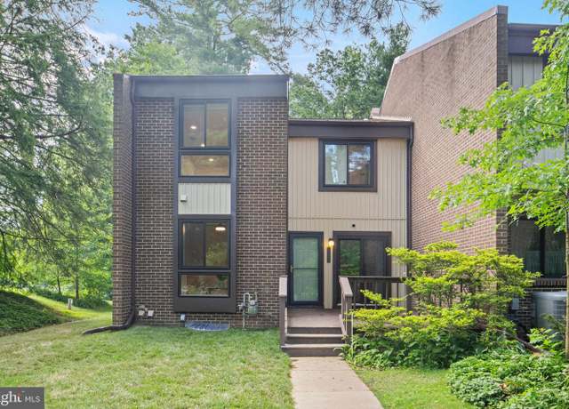 Property at 11858 S Lakes Ct, Reston, VA 20191, 3 beds, 3.5 baths