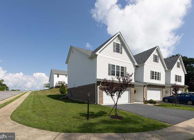 Property at 11 Collinswood Way, Staunton, VA 24401, 4 beds, 3 baths