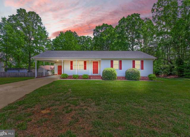 Property at 687 Fitzpatrick Ct, Fredericksburg, VA 22407, 3 beds, 2 baths