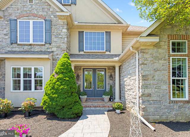 Property at 101 Heritage Rd, Lancaster, PA 17602, 4 beds, 2.5 baths