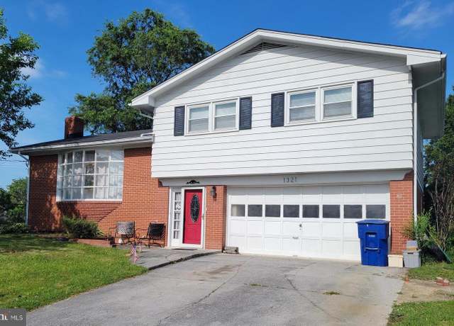 Property at 1321 Woodside Ave, Front Royal, VA 22630, 3 beds, 2.5 baths
