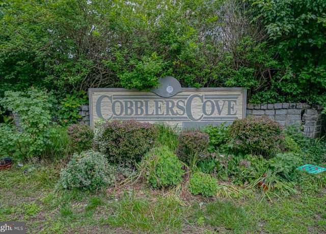 Property at 24 Cherry Grove Ln, Sicklerville, NJ 08081, 2 beds, 1.5 baths