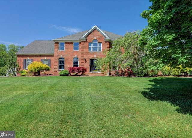 Property at 17 Stacy Dr, Cream Ridge, NJ 08514, 4 beds, 3.5 baths