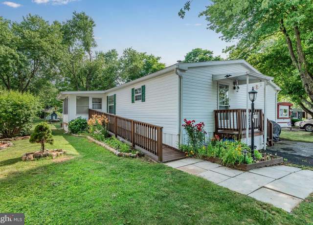Property at 48 Peach Ln, Carlisle, PA 17015, 3 beds, 2 baths