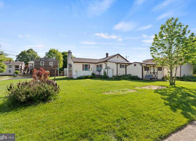 Property at 39 N Clay St, Manheim, PA 17545, 2 beds, 1 bath