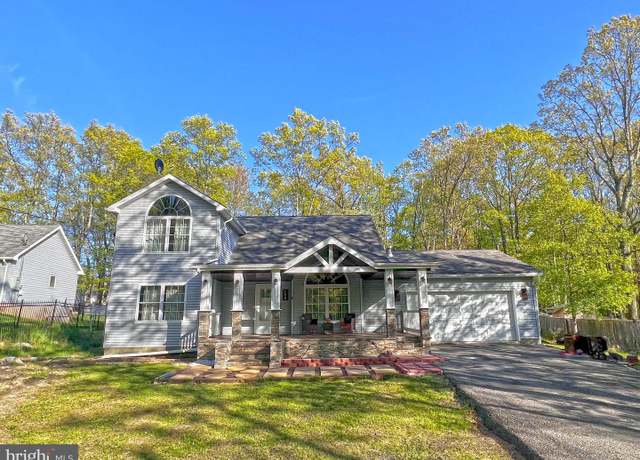 Property at 158 Davis Cir, Bushkill, PA 18324, 4 beds, 2 baths