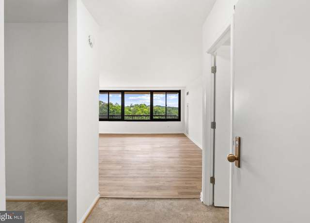 Property at 5500 Holmes Run Pkwy #1119, Alexandria, VA 22304, 1 bed, 1.5 baths