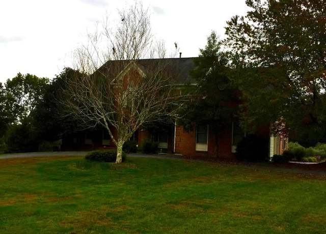 Property at 12061 Rose Hall Dr, Clifton, VA 20124, 5 beds, 4 baths