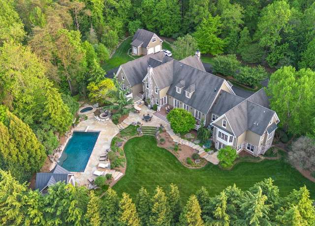 Property at 11820 Plantation Dr, Great Falls, VA 22066, 7 beds, 7.5 baths
