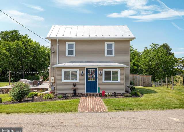 Property at 10399 S Middle Rd, Edinburg, VA 22824, 3 beds, 2 baths