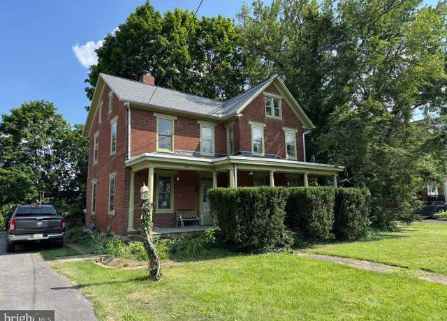 Property at 265 E York St, Biglerville, PA 17307, 4 beds, 1 bath