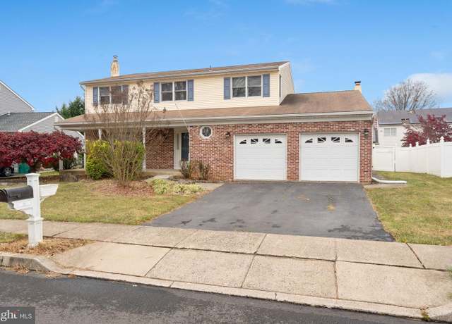 Property at 23 Hedgerow Dr, Fairless Hills, PA 19030, 4 beds, 2.5 baths