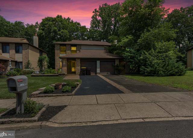 Property at 6569 Senator Ln, Bensalem, PA 19020, 3 beds, 2.5 baths