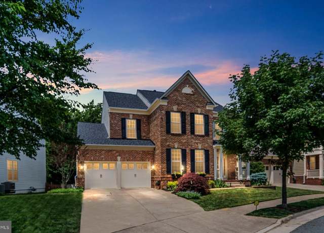 Property at 1204 Walker Dr, Fredericksburg, VA 22401, 4 beds, 3.5 baths