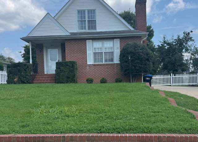 Property at 408 Riverside Dr, Fredericksburg, VA 22401, 3 beds, 2.5 baths