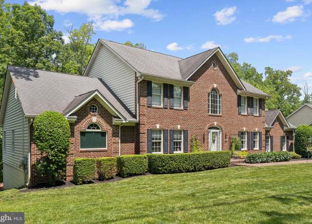 Property at 7802 Creekside View Ln, Springfield, VA 22153, 5 beds, 4 baths