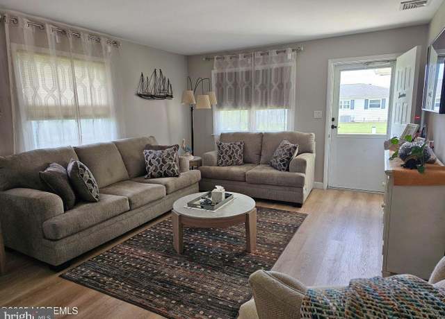 Property at 14 Marquis St, Toms River, NJ 08757, 2 beds, 1 bath