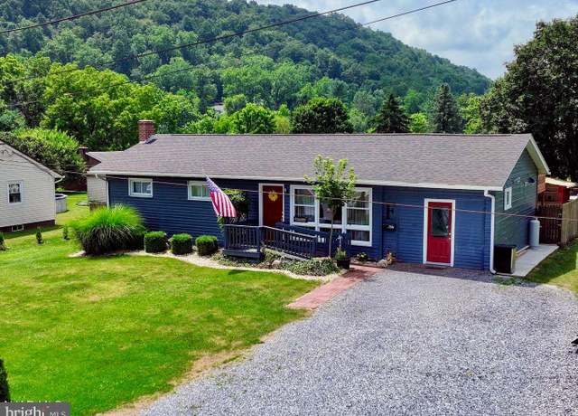 Property at 617 W Penn St, Bedford, PA 15522, 3 beds, 2 baths
